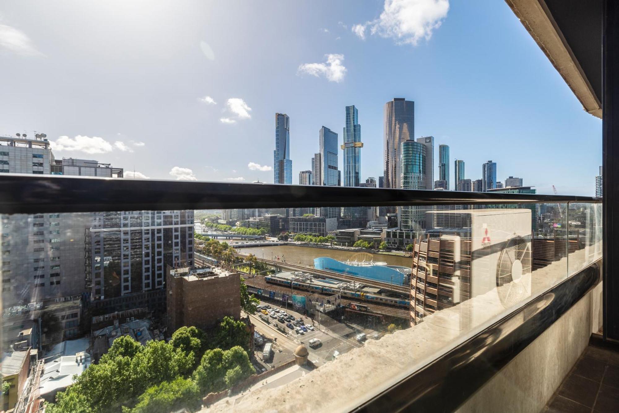 Riverview Suites By Edgetrip Melbourne Exterior photo